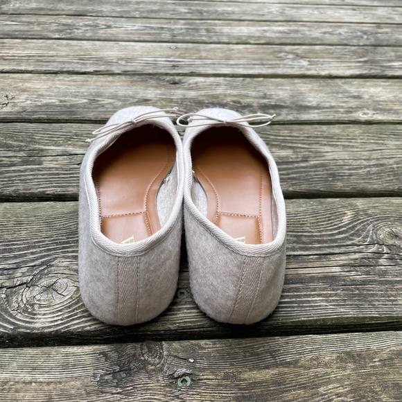 Shoes: Zara Oatmeal Square Toe Felt Ballet Flats with Bow - Picture 4 of 7
